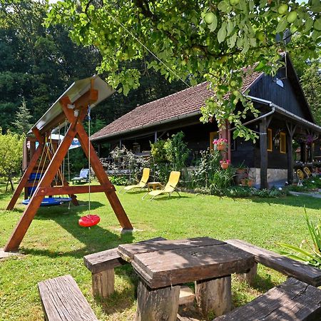 Kuca Viola, Traditional Wooden House In Тухей Екстериор снимка