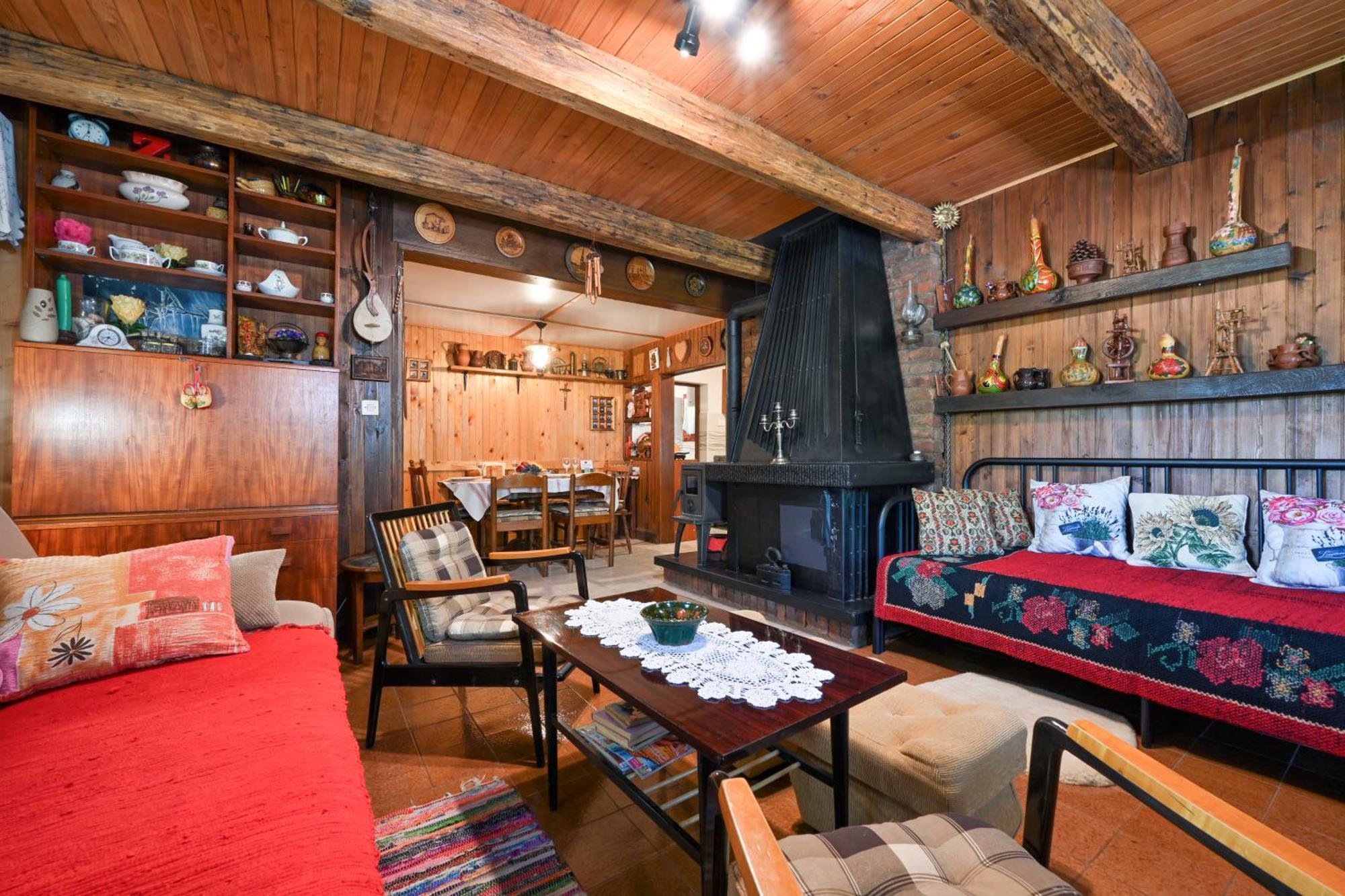 Kuca Viola, Traditional Wooden House In Тухей Екстериор снимка