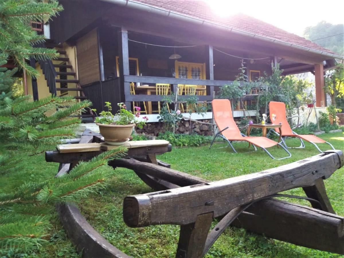 Kuca Viola, Traditional Wooden House In Тухей Екстериор снимка